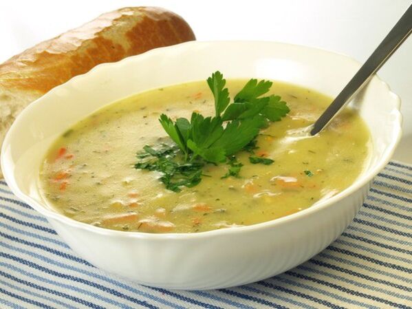 Zeleninová pyré polievka s repou v pitnej diéte na chudnutie
